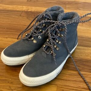 Converse Women’s Gray Fur Lined Sneakers Size 6